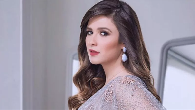 ياسمين عبدالعزيز تحتفل بقمة شرم الشيخ للسلام