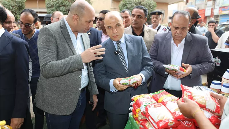 محافظ كفرالشيخ يتفقد سوق «اليوم الواحد» للسلع الغذائية
