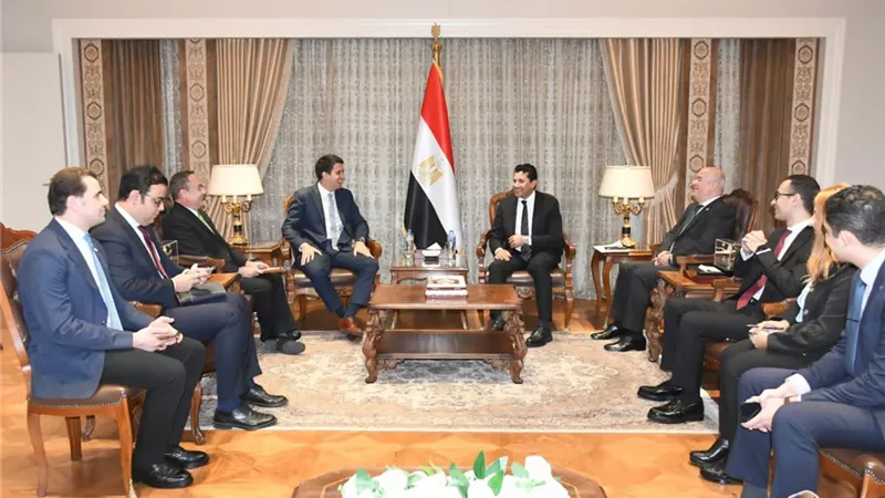 وزير الشباب يبحث التعاون مع الأمين العام المساعد للأمم المتحدة
