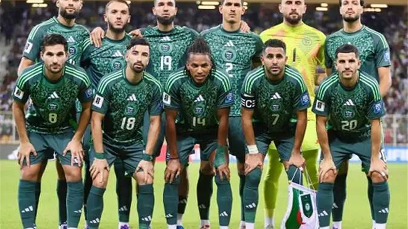 رياض محرز يقود تشكيل منتخب الجزائر ضد أوغندا بتصفيات كأس العالم