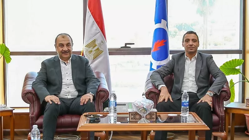 وزير قطاع الأعمال العام يلتقي محافظ السويس