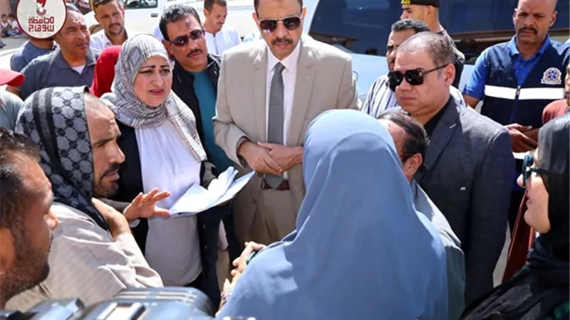 محافظ سوهاج يتفقد مستوى الخدمات بعدد من المدارس والمصالح الحكومية