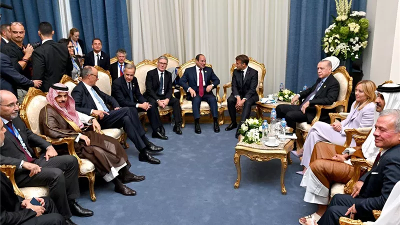 الرئيس السيسي يشارك في اجتماع مع ملك الأردن ورئيسي فرنسا وتركيا وأمير قطر والمستشار الألماني