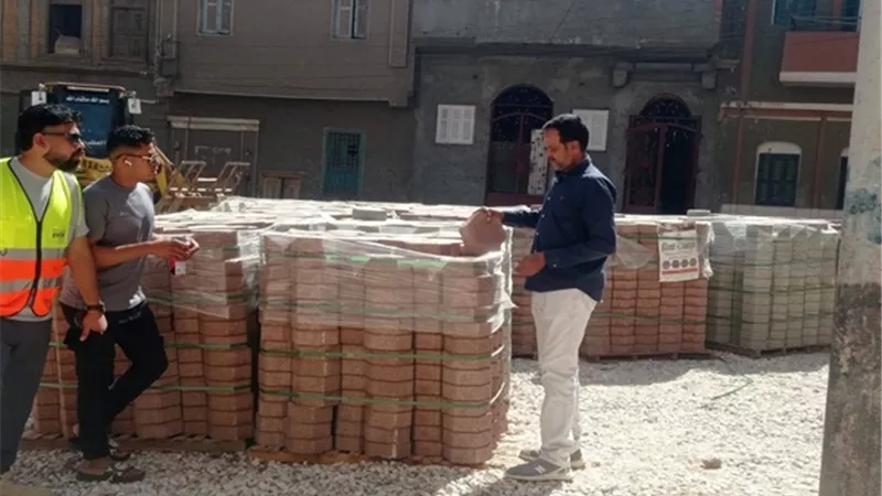 محافظ أسيوط: استمرار أعمال تركيب بلاط الإنترلوك بمدينة أبنوب