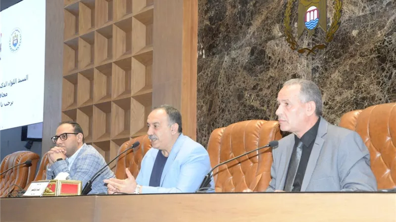 محافظ أسيوط يعقد لقاءً موسعًا بمعلمي وموجهي الأنشطة المدرسية