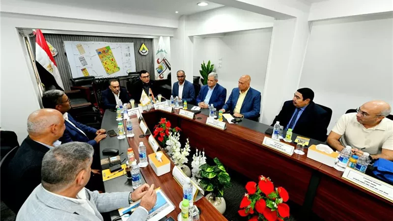 وزير الإسكان ومحافظ أسيوط يبحثان تطوير المدن الجديدة