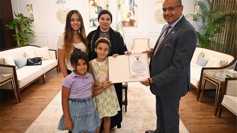 محافظ جنوب سيناء يكرم اسرة الشهيد العميد خالد عطية الشيخ