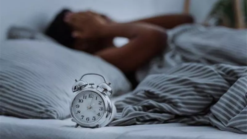 دراسة: العقل بعد منتصف الليل يصبح أكثر ميلاً للتفكير السلبي