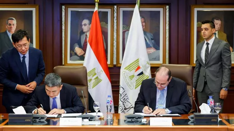 نائب محافظ المركزي ونائب وزير الوطنية الصينية يوقعان مذكرة تعاون