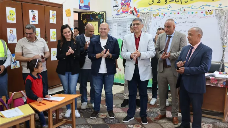 محافظ الجيزة يتفقد مدرسة المناجم الابتدائية بالواحات البحرية