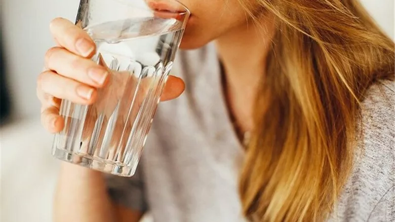 صيام الماء لخسارة الوزن .. هل هو فعال وآمن؟