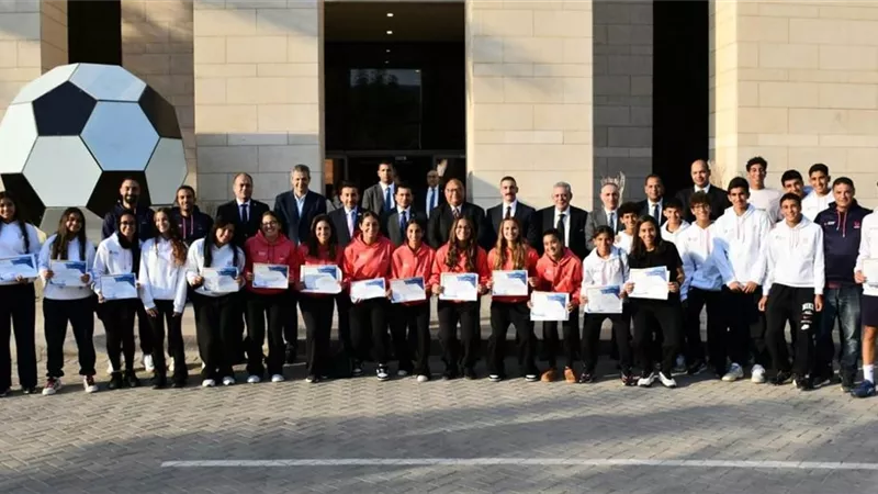 وزير الرياضة يكرم منتخب الناشئين والناشئات للبادل