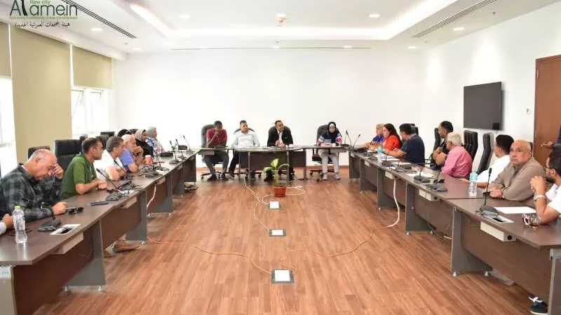 رئيس جهاز مدينة العلمين الجديدة يلتقي ملاك 