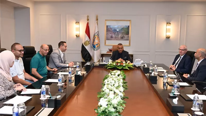محافظ جنوب سيناء يلتقي رئيس الشركة العالمية لإنتاج الطاقة