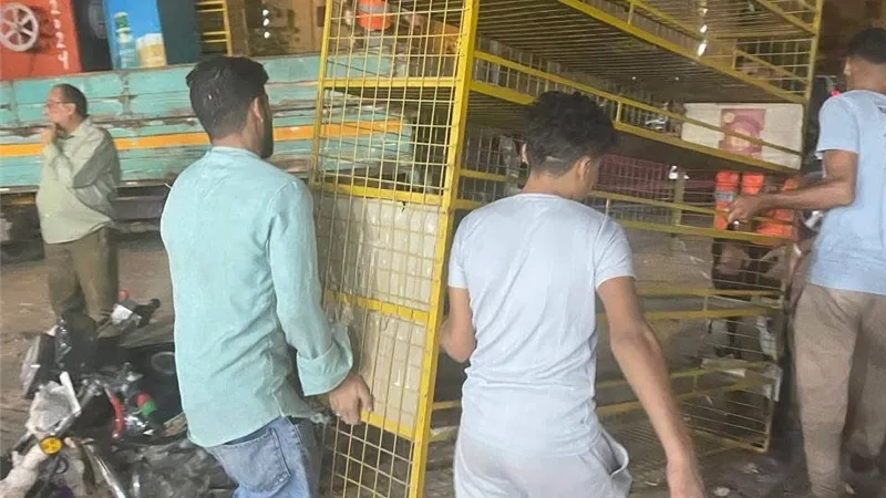 جهاز مدينة اكتوبر الجديدة يضرب بيد من حديد علي المخالفين