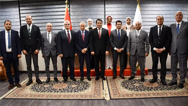 وزير الرياضة يناقش استعدادات مصر لاستضافة بطولة القوة البدنية