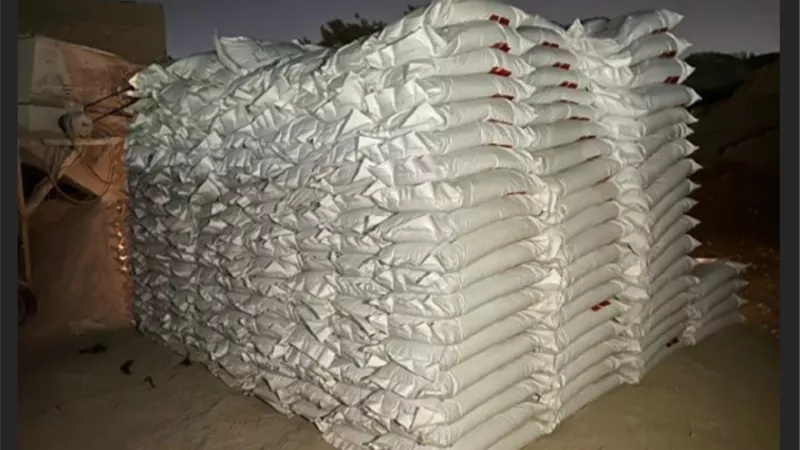 ضبط مصنع أسمدة مغشوشة بالصف