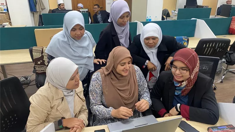 جولة ميدانية داخل إدارات دار الإفتاء المصرية لمتدربي ماليزيا