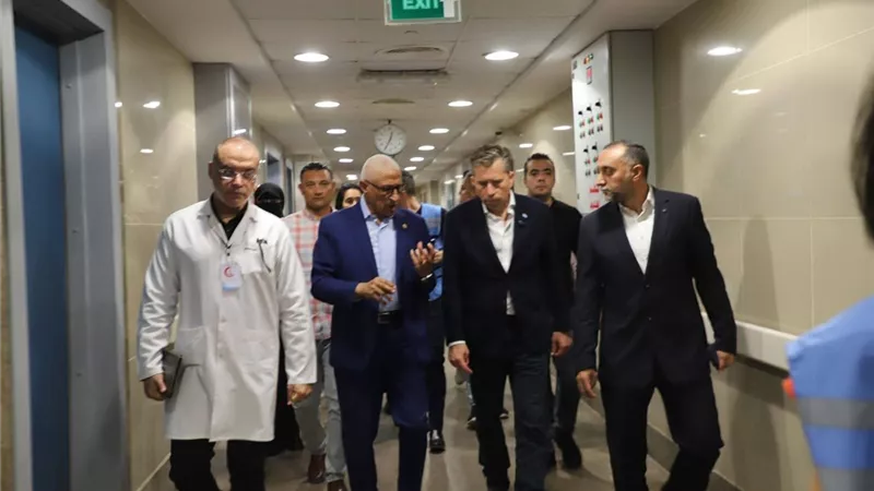 وكيل الأمين العام للأمم المتحدة يزور مستشفي العريش العام
