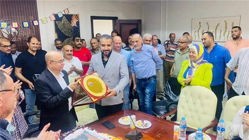 لحظة تقدير.. تكريم محمود مراد قبل توليه جهاز العبور الجديدة