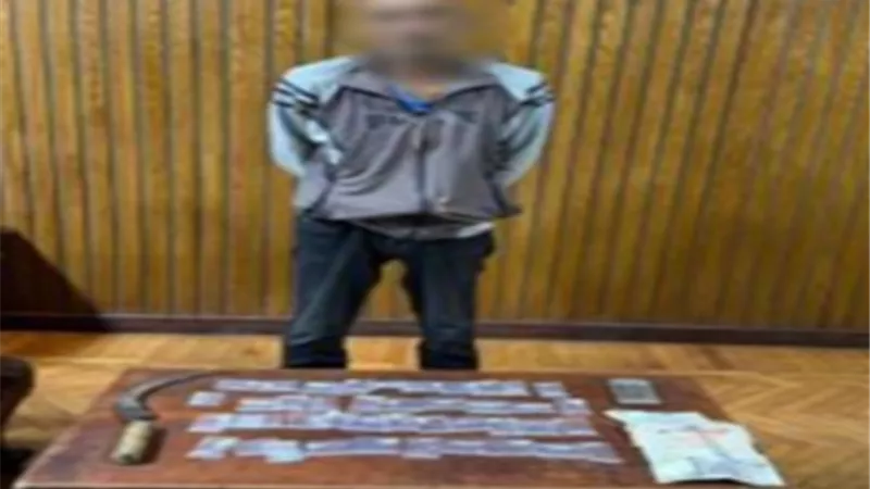 ضبط عاطل يتاجر فى المخدرات ويتخذ أحد المقابر وكرا لنشاطه الإجرامى