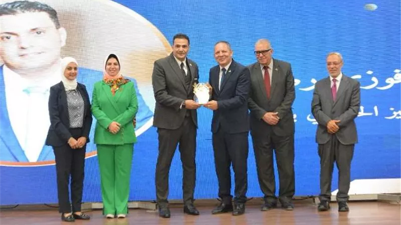 رئيس جامعة دمياط نعمل على إرساء ثقافة التميز في الأداء والمنافسة
