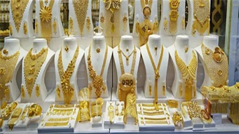 الذهب ينخفض بمقدار 100 جنيه.. كم سعر عيار 21 الآن؟