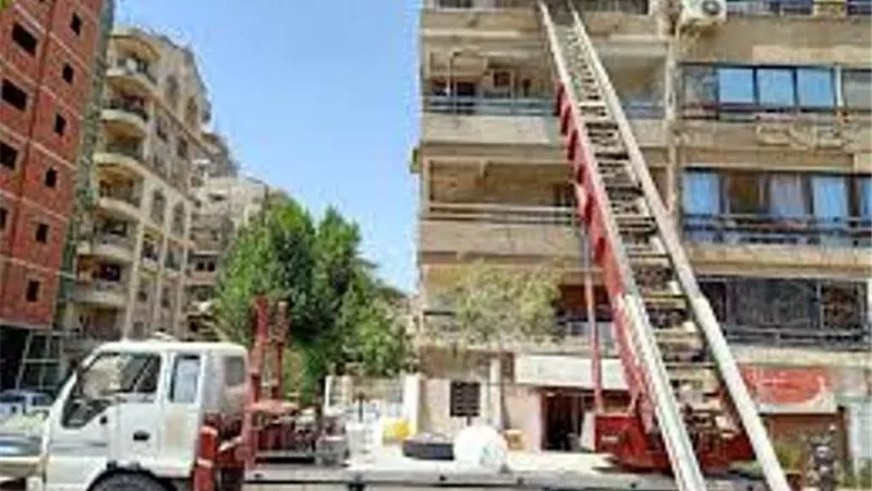 مصرع عامل وإصابة آخر سقطا من ونش لرفع الأثاث فى الجيزة