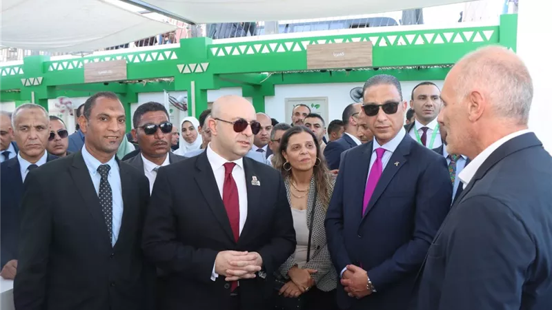 محافظ بني سويف يفتتح معرض منتجات النباتات الطبية والعطرية