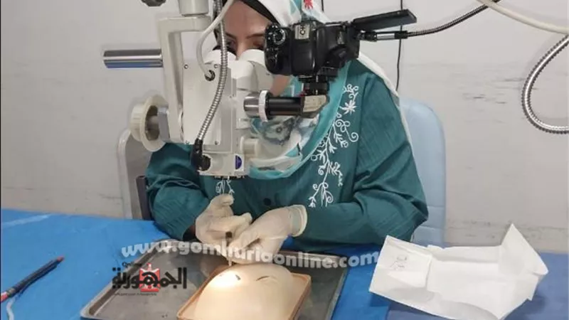 مجمع السويس الطبي يناقش أحدث تقنيات جراحة العيون وزراعة العدسات