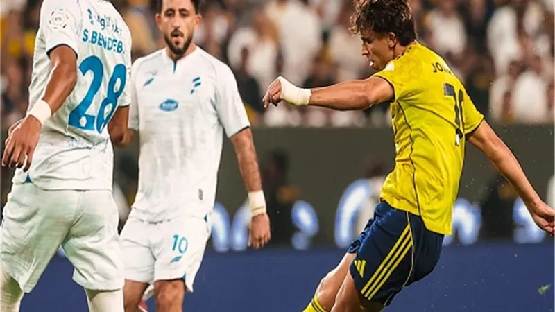 النصر يكتسح الفتح بخماسية ويبتعد بصدارة الدوري السعودي