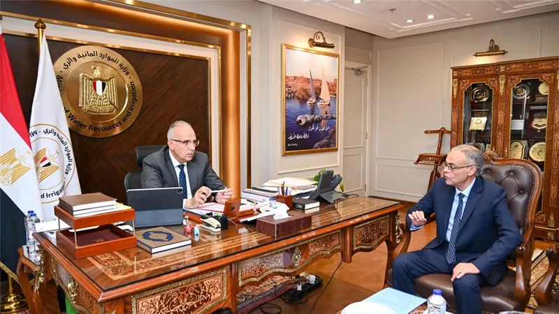 وزير الري يوجه بإستمرار تنفيذ برنامج الصيانة الدورية لمحطات المياه