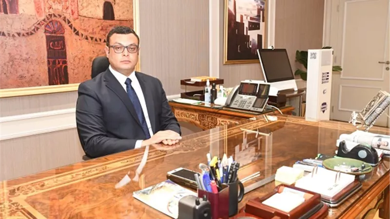 وزير الإسكان يوجه برفع كفاءة الطرق والمحاور بمدينة العبور
