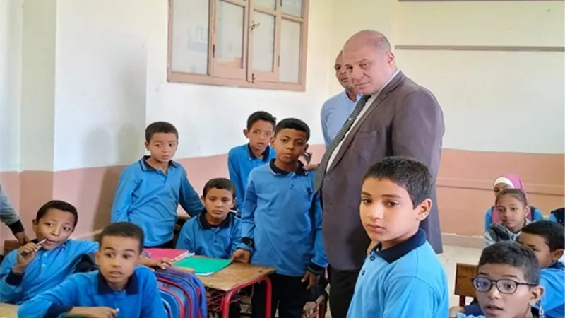 مدير تعليم قنا يفاجئ مدارس الوقف