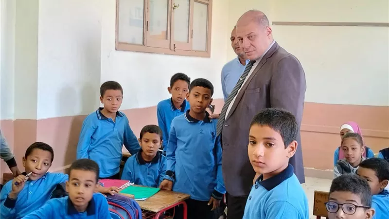 مدير تعليم قنا يفاجئ مدارس الوقف