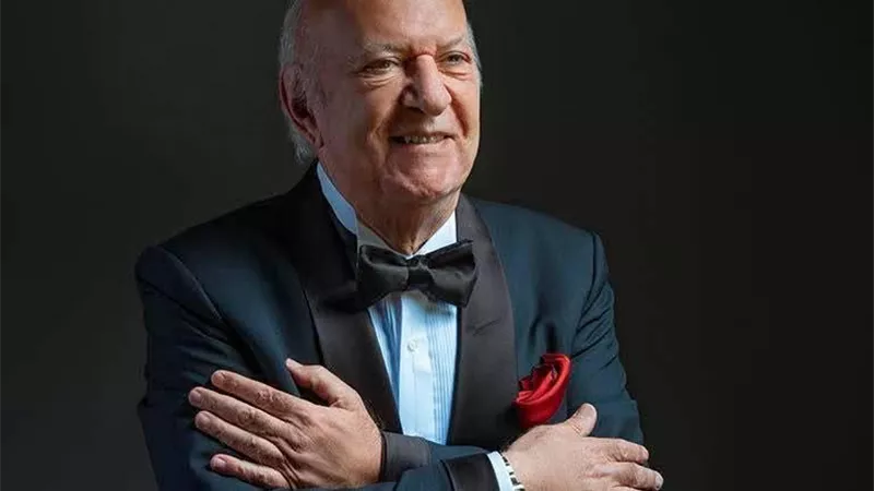عمر خيرت على مسرح النافورة