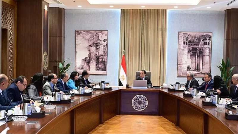 رئيس الوزراء: الدولة ضخت استثمارات ضخمة في تطوير وإعادة إحياء مصانع الغزل والنسيج