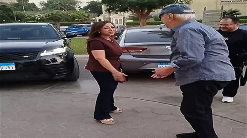 عمر خيرت يصل إلى الأوبرا لإجراء البروفة الأخيرة