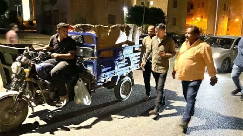 حملات مكثفة بمدينة العبور لمواجهة الباعة الجائلين ونباشي القمامة