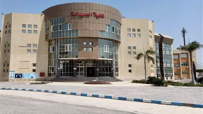 صيدلة المصرية الروسية تحتفل بتخريج دفعة دبلومة التوجّهات العلاجية صور