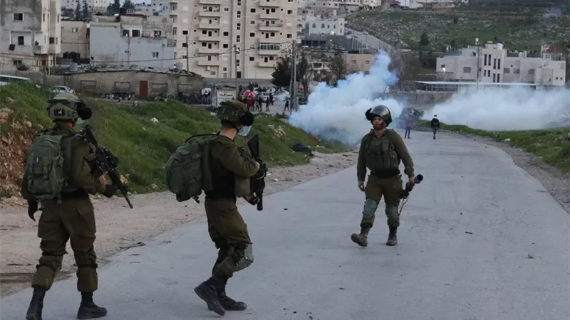 إصابة شاب فلسطيني برصاص الاحتلال الإسرائيلي شمالي القدس