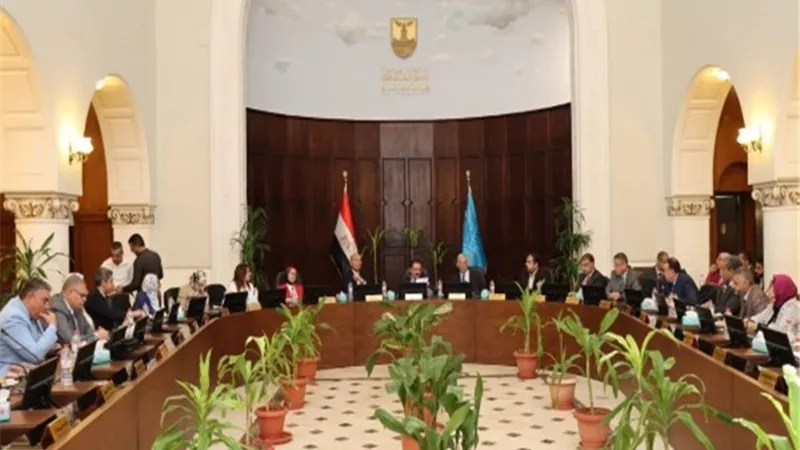 جامعة الإسكندرية تؤكد دعم الطلاب وتهيئة بيئة تعليمية متميزة