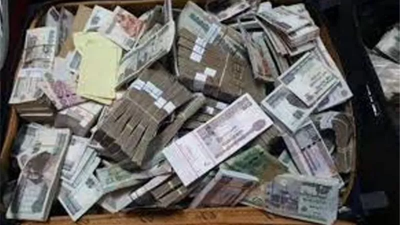 سواق التوك توك عثر على مليون جنيه.. ويبحث عن صاحبها