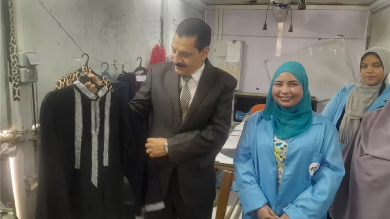 محافظ أسيوط: استمرار برامج التدريب المتنقلة للشباب والفتيات