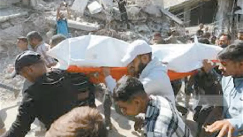 10 شهداء فلسطينيين فى قصف إسرائيلى على مخيم النصيرات