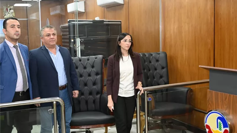 محافظ البحيرة تتابع انتظام العمل بالمواقف