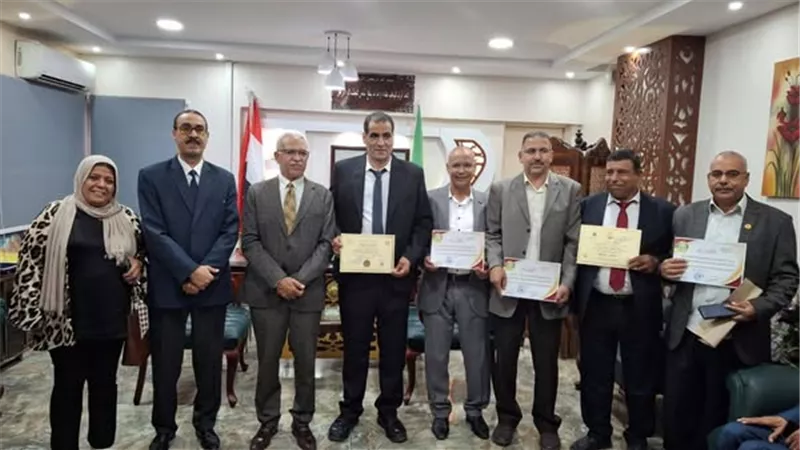 مدير تعليم الإسماعيلية يكرم المدارس الحاصلة على الاعتماد والجودة