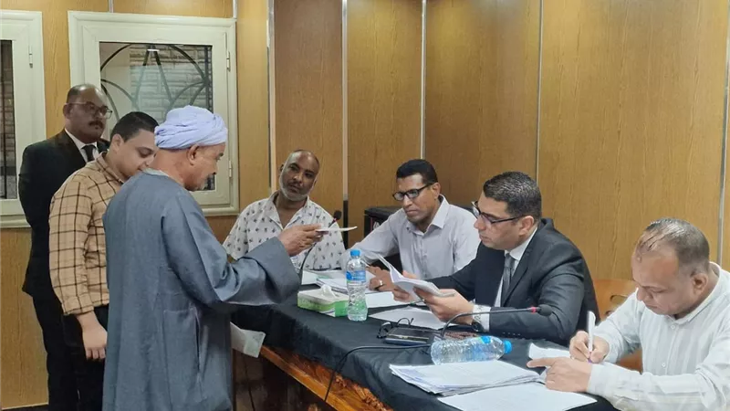 ٢٣ طلبا وشكوى أمام نائب محافظ الأقصر خلال لقاء اليوم المفتوح