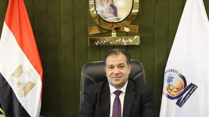 ننشر السيرة الذاتية للدكتور أحمد عكاوي أول رئيس لجامعة قنا