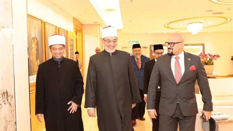 بدعوة رسمية..المفتي يصل إلى كوالالمبور لتعزيز التعاون الديني